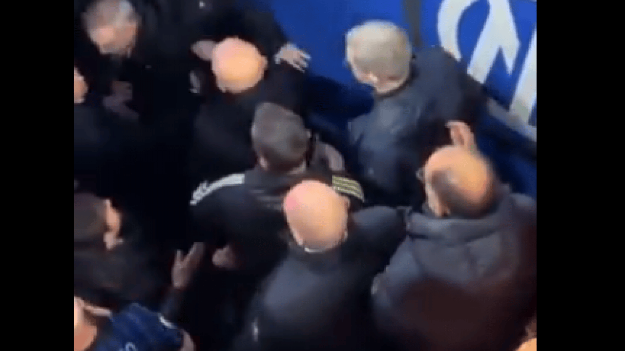 Foto - Yok artık! Galatasaray'ın rakibi hakeme saldırdı! Dövmek istediler