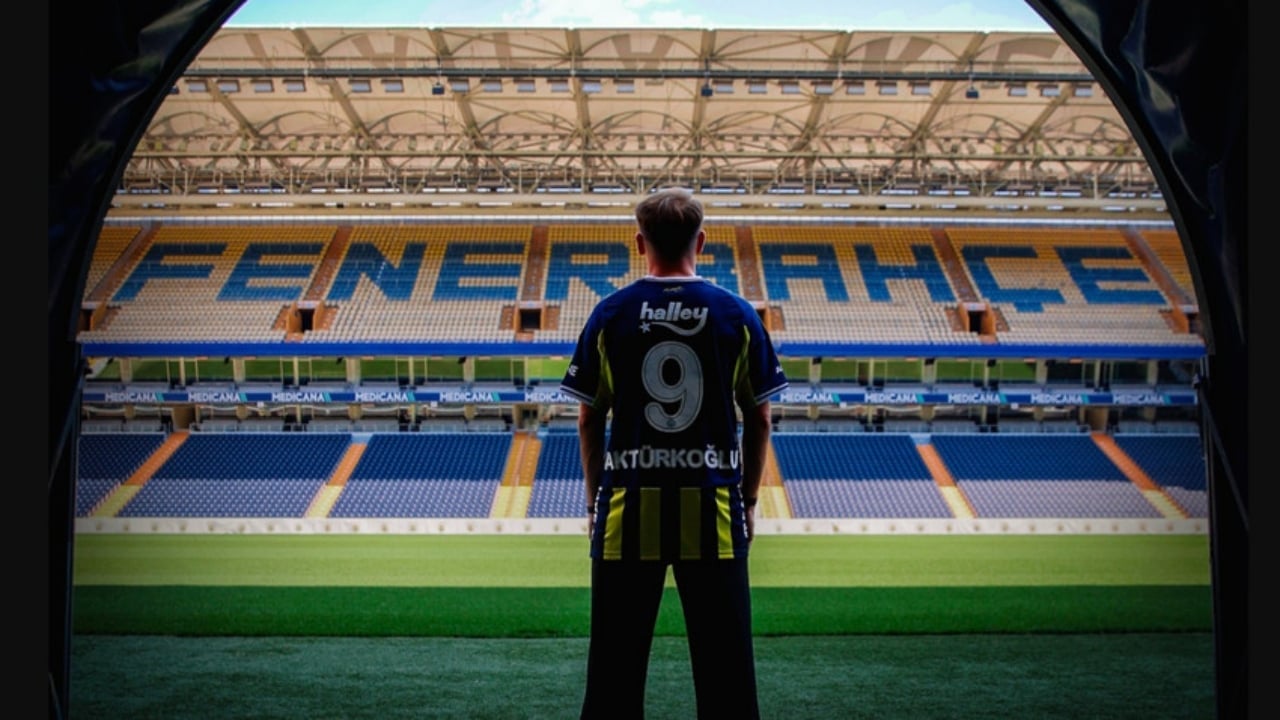 Foto - Yok artık Kerem Aktürkoğlu! Yaptığını duyanlar inanamıyor