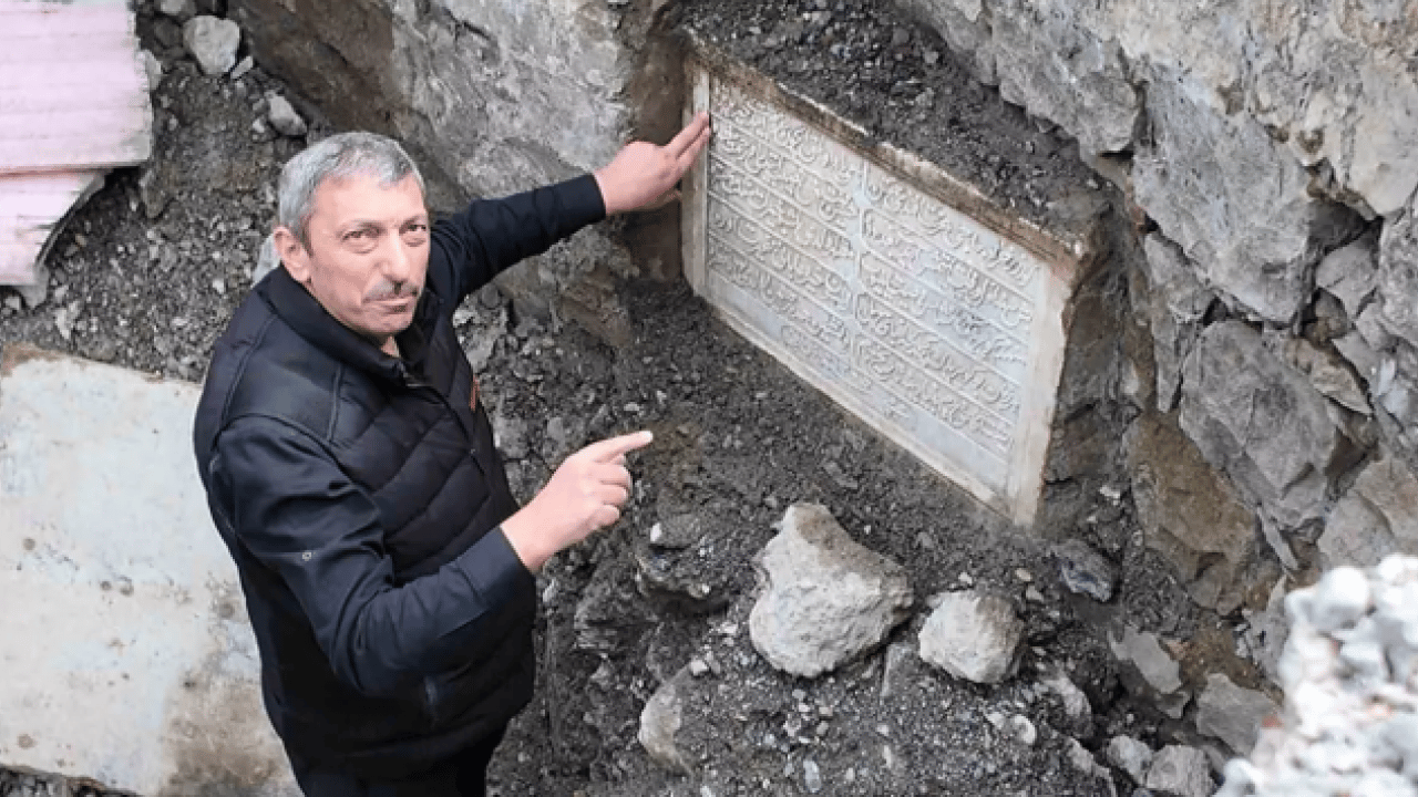 Foto - Yol çalışmasından keşfedildi: Tarihi yazıtın sırrı ortaya çıktı!