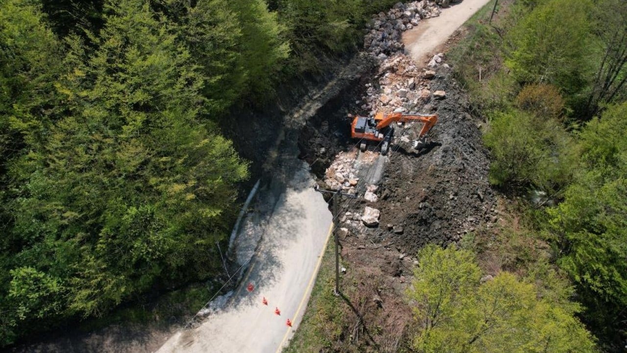 Foto - Yol çöktü 150 haneli köy mahsur kaldı