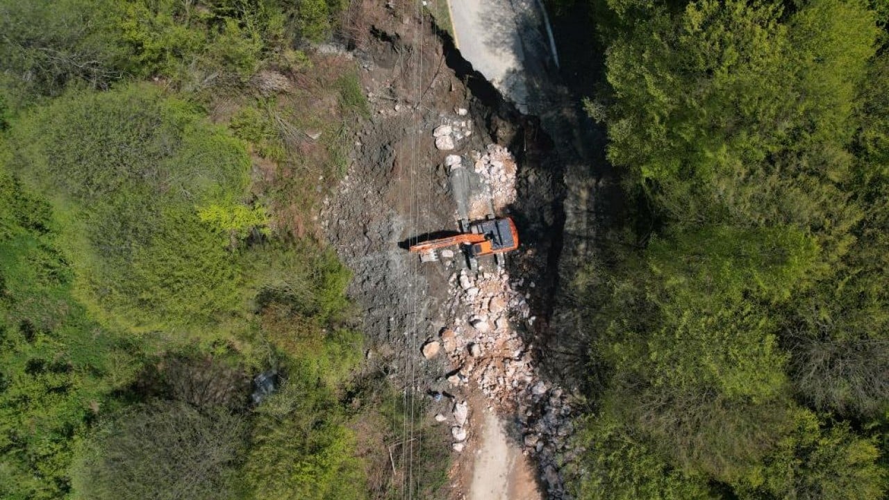 Foto - Yol çöktü 150 haneli köy mahsur kaldı