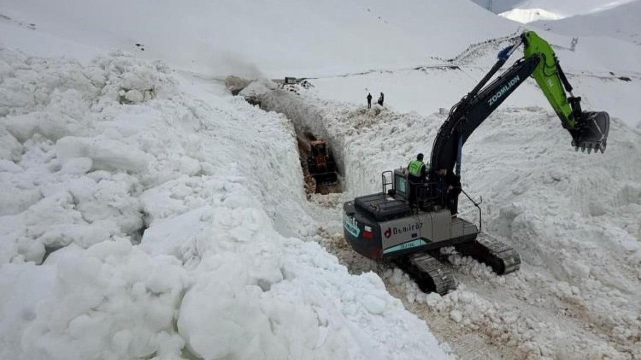 Foto - Yol fedaileri gece gündüz durmak bilmiyor