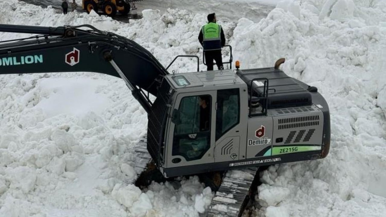 Foto - Yol fedaileri gece gündüz durmak bilmiyor