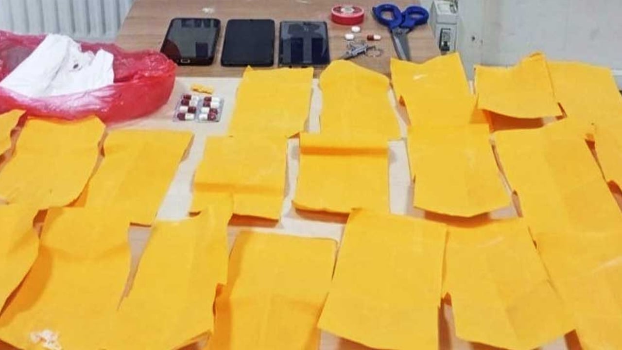 Yola attıkları poşet pişman etti! Uyuşturucu operasyonu: Polisi görünce ne yapacaklarını şaşırdılar! 