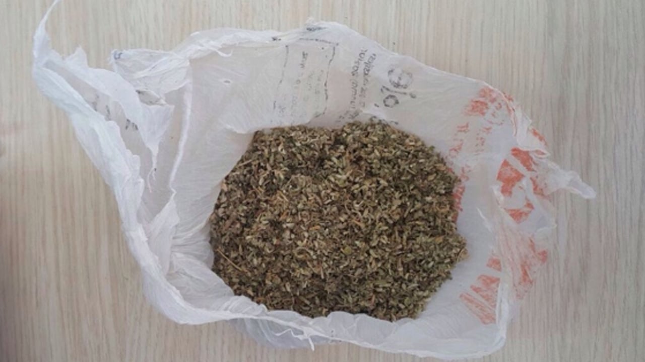 Foto - Yola attıkları poşet pişman etti! Uyuşturucu operasyonu: Polisi görünce ne yapacaklarını şaşırdılar! 