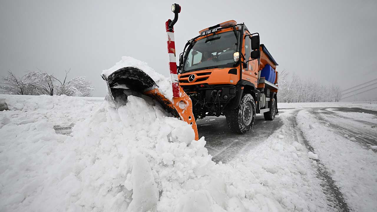 Yola çıkacaklar dikkat! Bolu Dağı'nda kar yağışı etkili oluyor