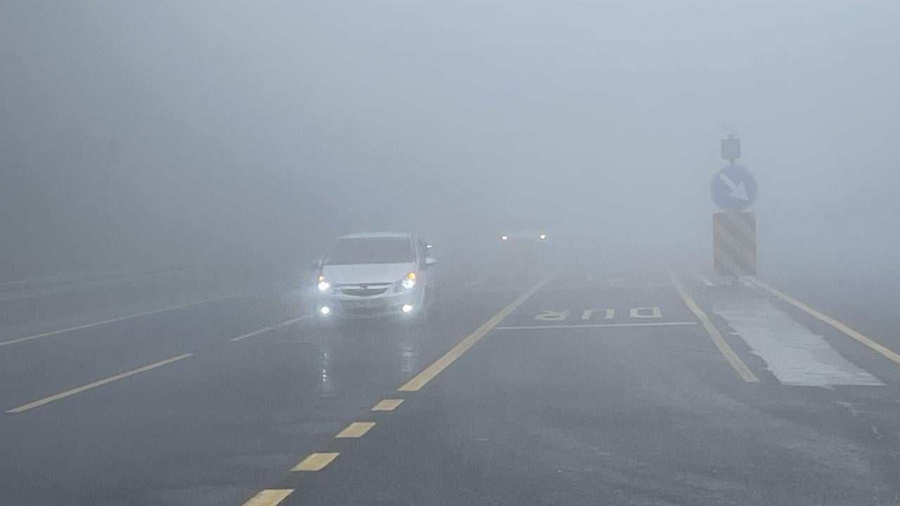 Foto - Yola çıkacaklar dikkat! Bolu Dağı'nda sağanak ve sis görüş mesafesini düşürdü
