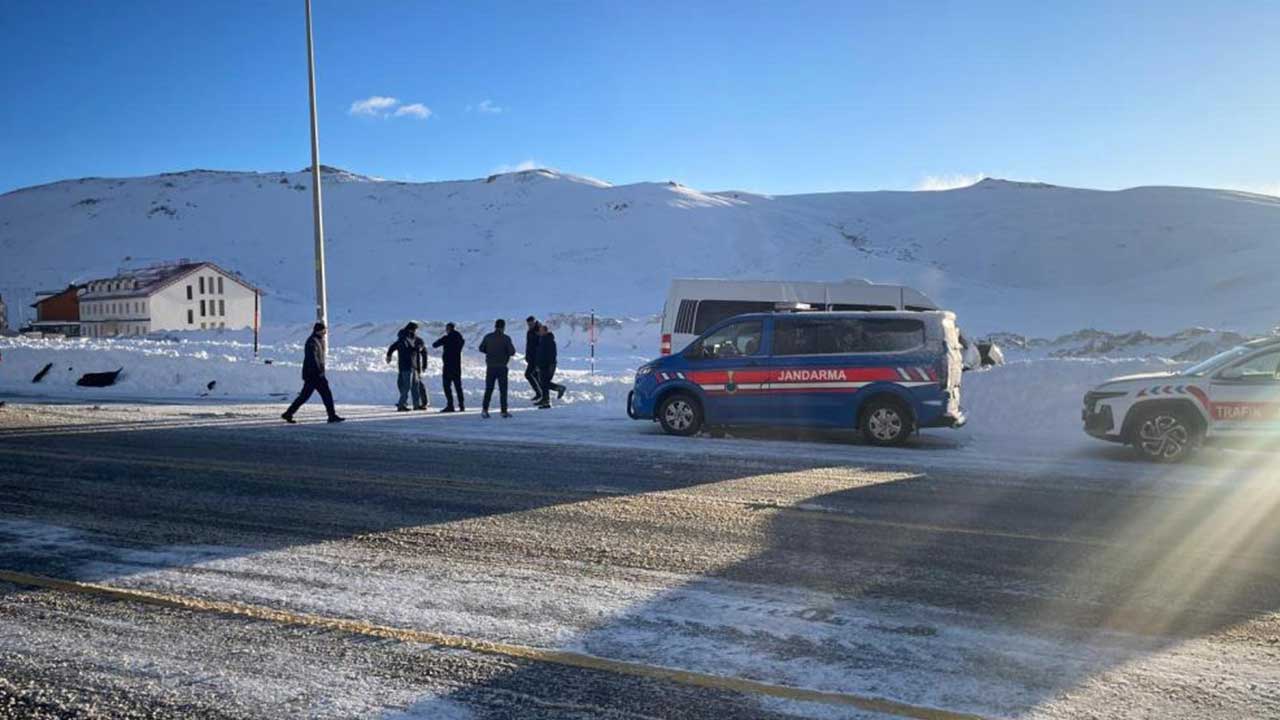 Yolcu minibüsü kaza yaptı! Çok sayıda yaralı var