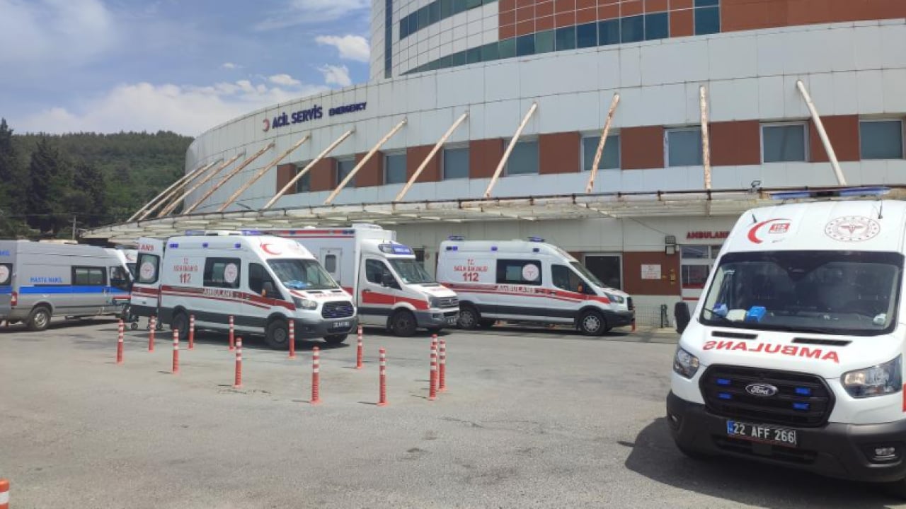 Foto - Yolcu minibüsü tıra çarptı: 16 kişi yaralandı