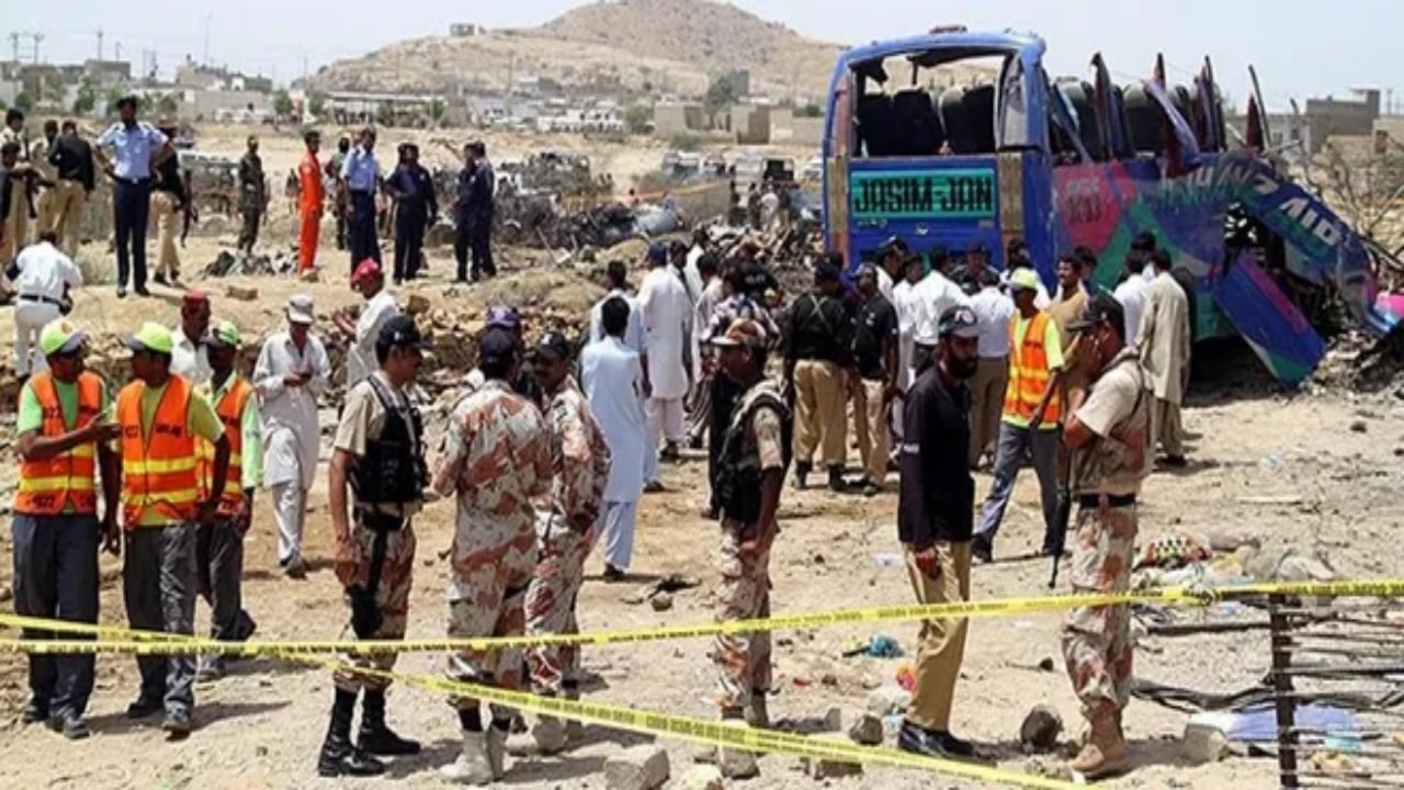 Foto - Yolcu otobüsüyle minibüs kafa kafaya çarpıştı! Feci kazada 14 ölü, 16 da yaralı var