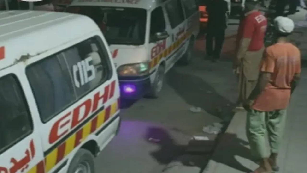 Foto - Yolcu otobüsüyle minibüs kafa kafaya çarpıştı! Feci kazada 14 ölü, 16 da yaralı var