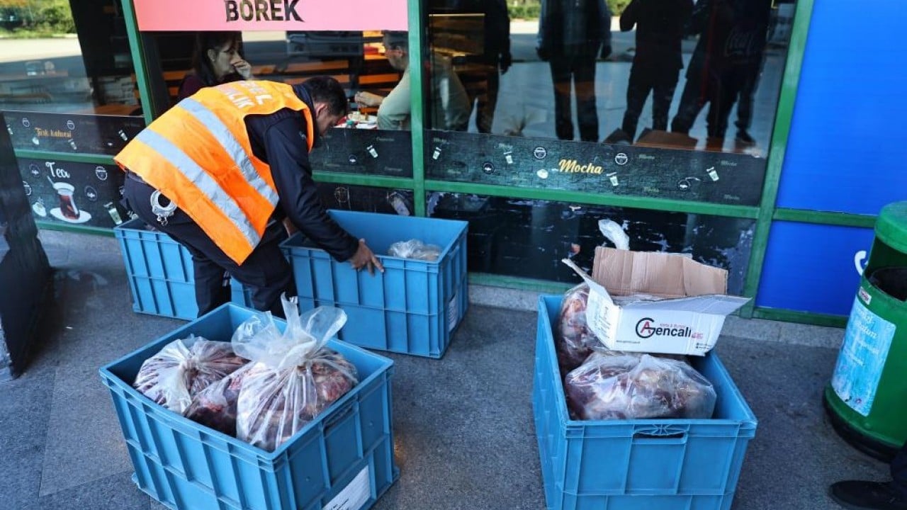 Yolcu otobüsüyle uygunsuz şartlarda taşınan çeyrek ton ete el konuldu Böyle rezalet görülmedi