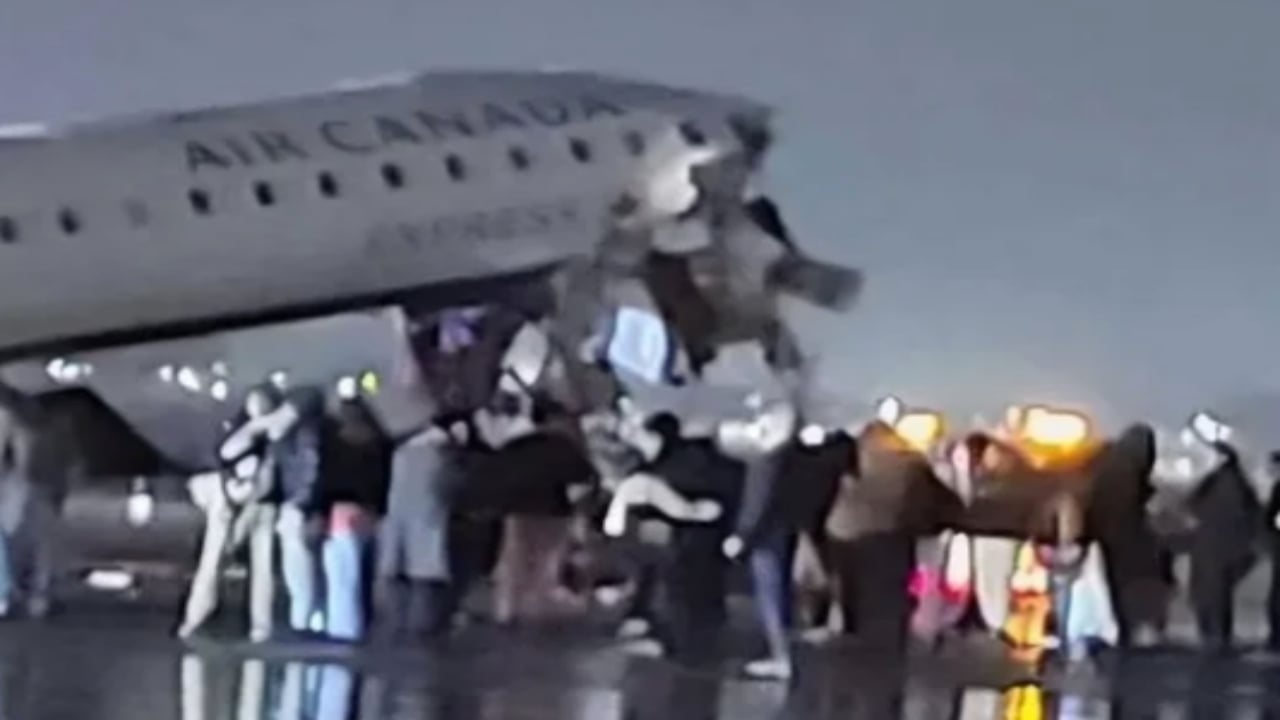 Foto - Yolcu uçağı itfaiye aracıyla çarpıştı! Çok sayıda ölü ve yaralı var