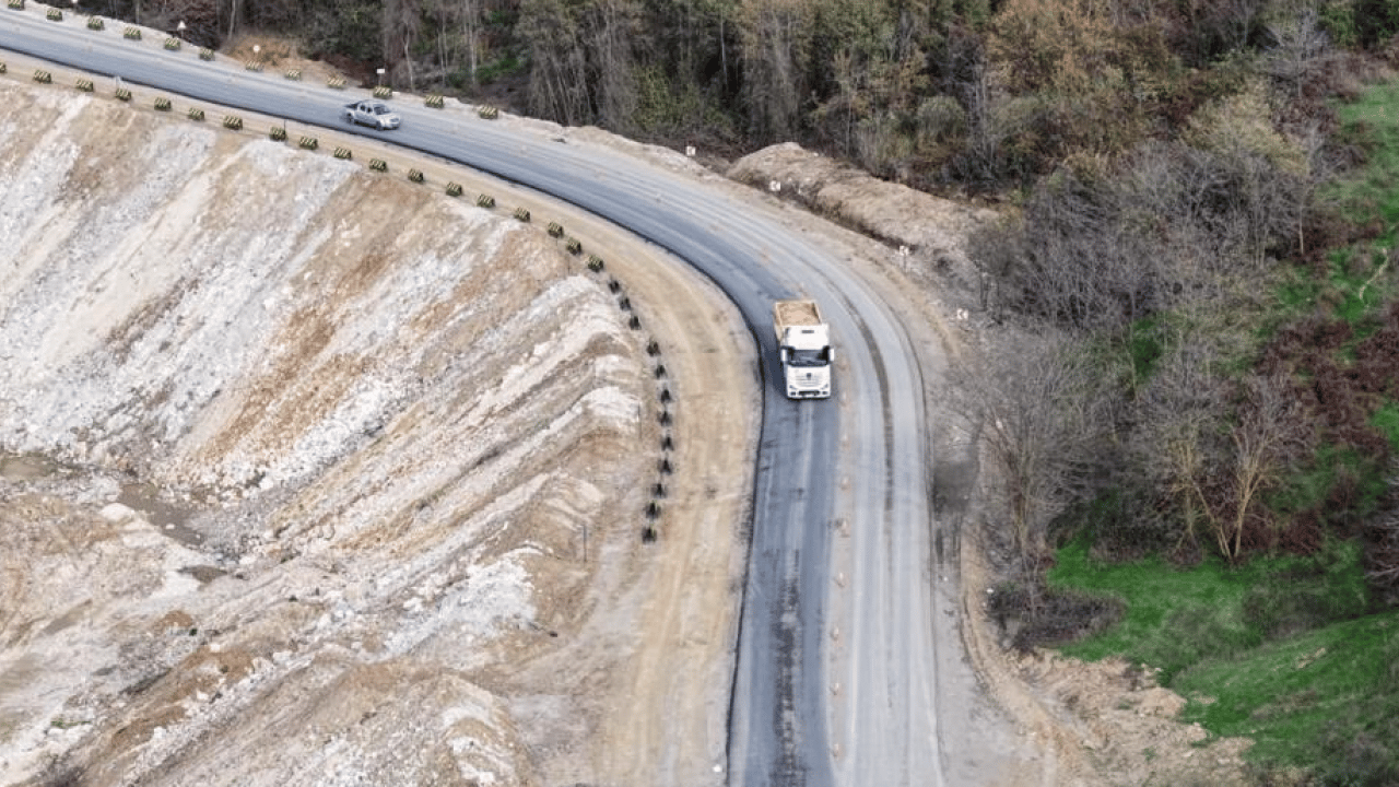 Foto - Yollar asfalt beklerken İBB bakın nereyi asfaltladı: Akıllara eşeğe ters binen Nasreddin Hoca geldi