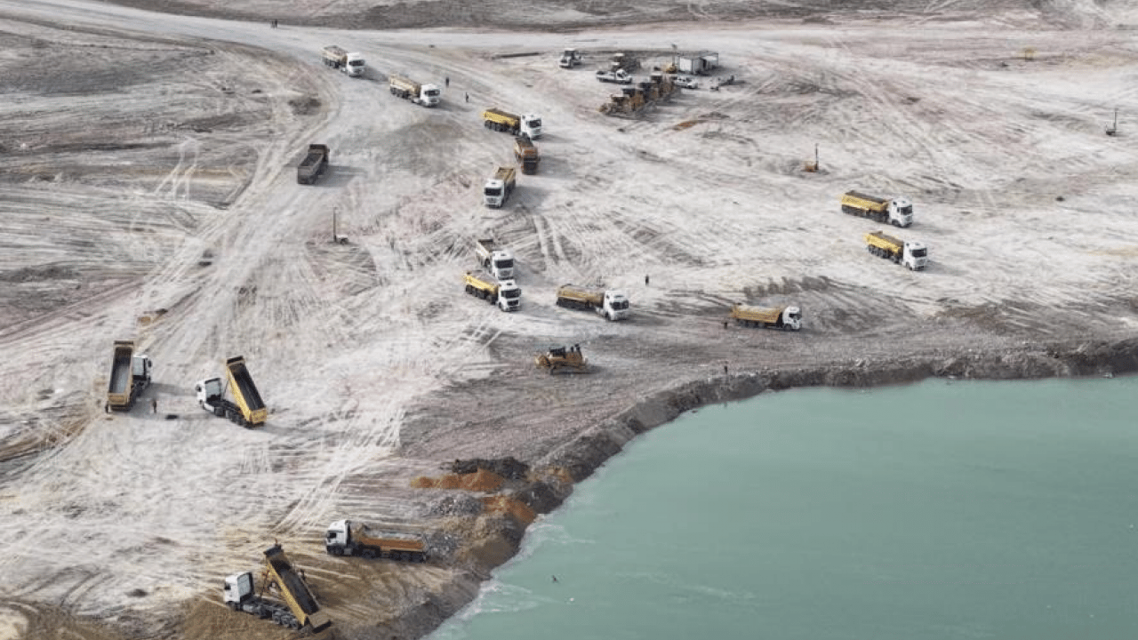 Foto - Yollar asfalt beklerken İBB bakın nereyi asfaltladı: Akıllara eşeğe ters binen Nasreddin Hoca geldi