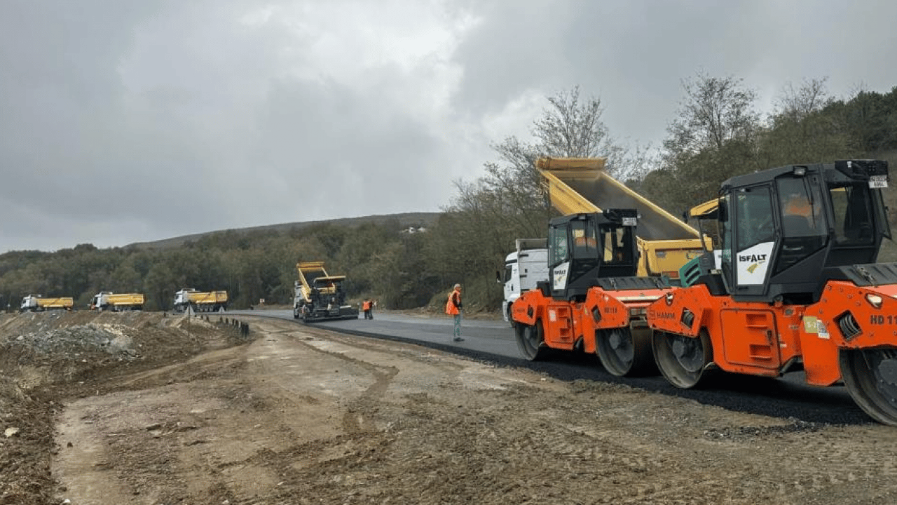Foto - Yollar asfalt beklerken İBB bakın nereyi asfaltladı: Akıllara eşeğe ters binen Nasreddin Hoca geldi