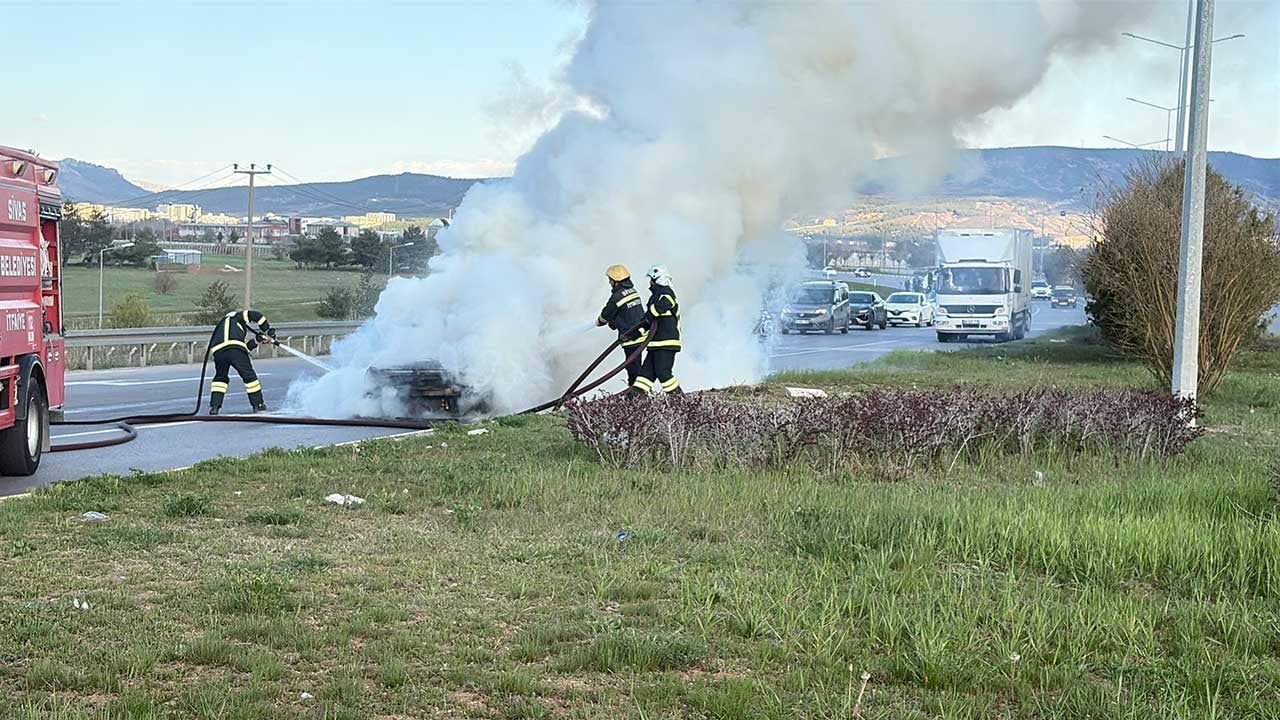 Foto - Yollar kan gölüne dönmedi ama bir vatandaşın yüreği yandı! Gözyaşları sel oldu!