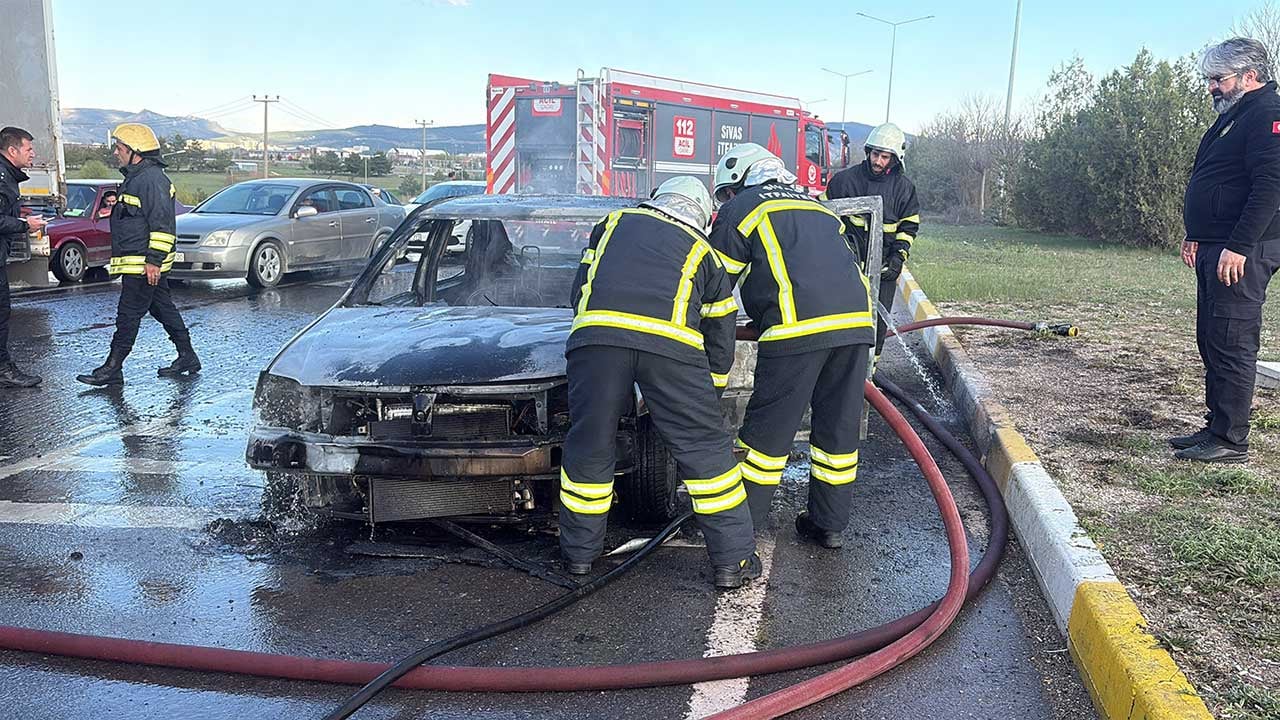 Foto - Yollar kan gölüne dönmedi ama bir vatandaşın yüreği yandı! Gözyaşları sel oldu!