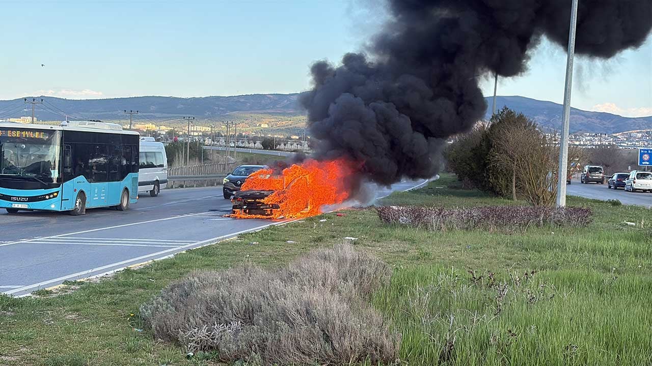 Foto - Yollar kan gölüne dönmedi ama bir vatandaşın yüreği yandı! Gözyaşları sel oldu!