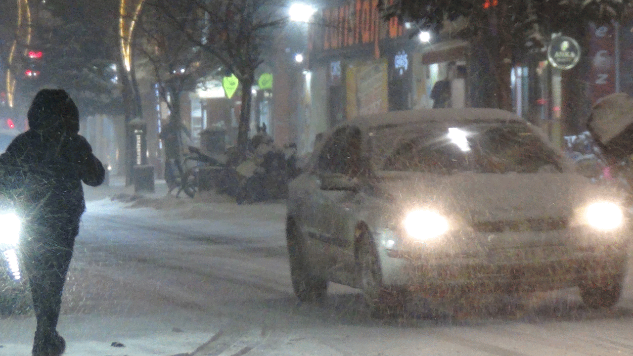 Foto - Yollar kapandı, görüş mesafesi sıfıra düştü! Kar ve tipi Kars’ta hayatı felç etti