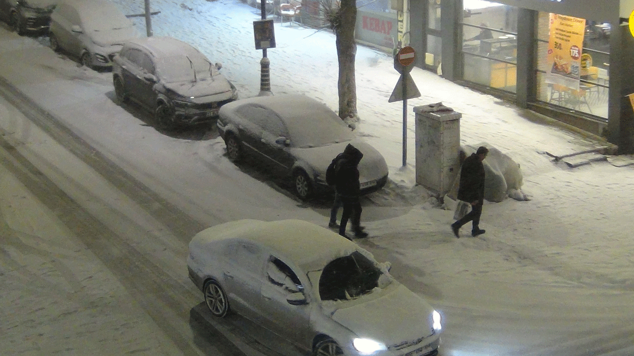 Foto - Yollar kapandı, görüş mesafesi sıfıra düştü! Kar ve tipi Kars’ta hayatı felç etti