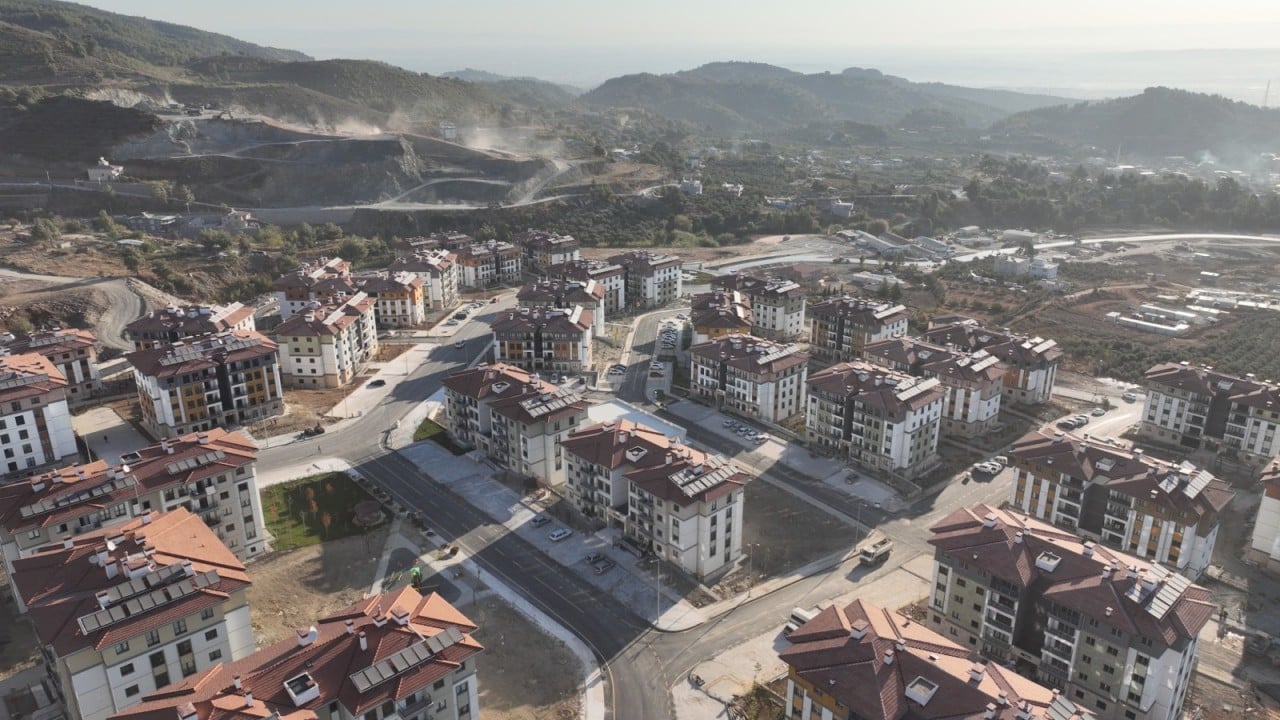 Foto - Yollardaki 2 çukuru kapatamayan CHP bunları beğenmiyor: İşte deprem öncesi ve sonrası galerisi