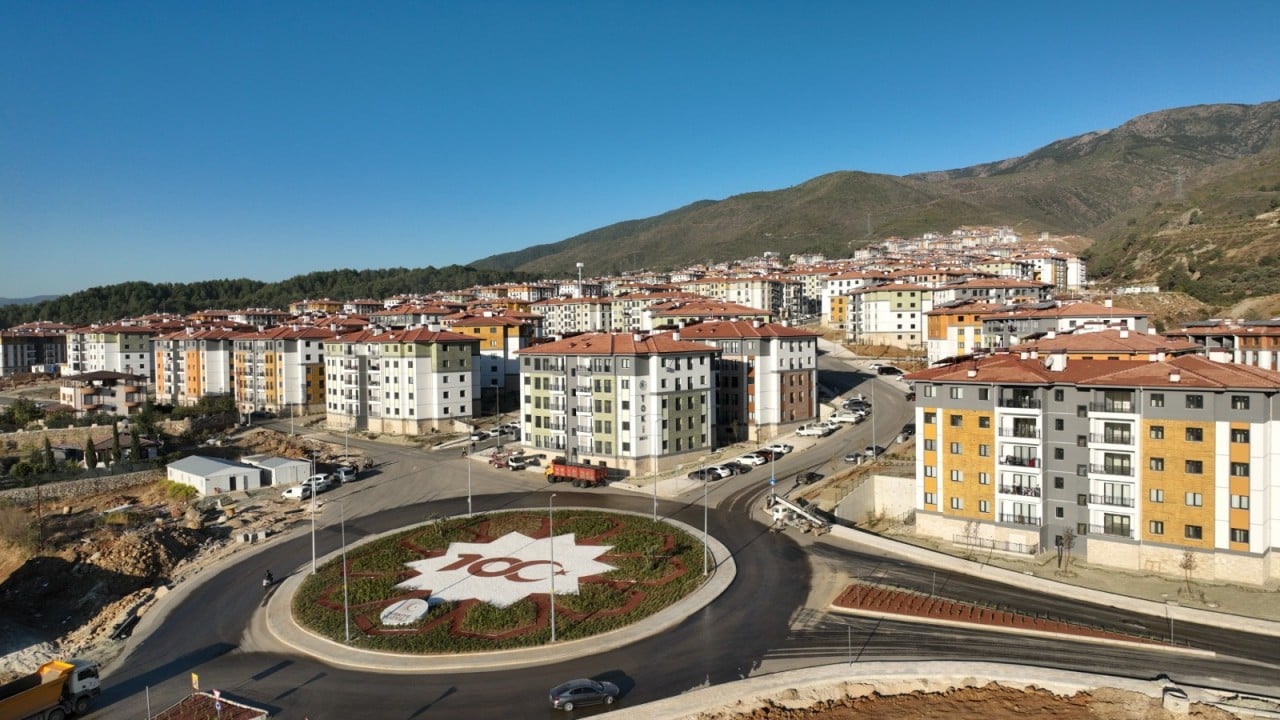 Foto - Yollardaki 2 çukuru kapatamayan CHP bunları beğenmiyor: İşte deprem öncesi ve sonrası galerisi