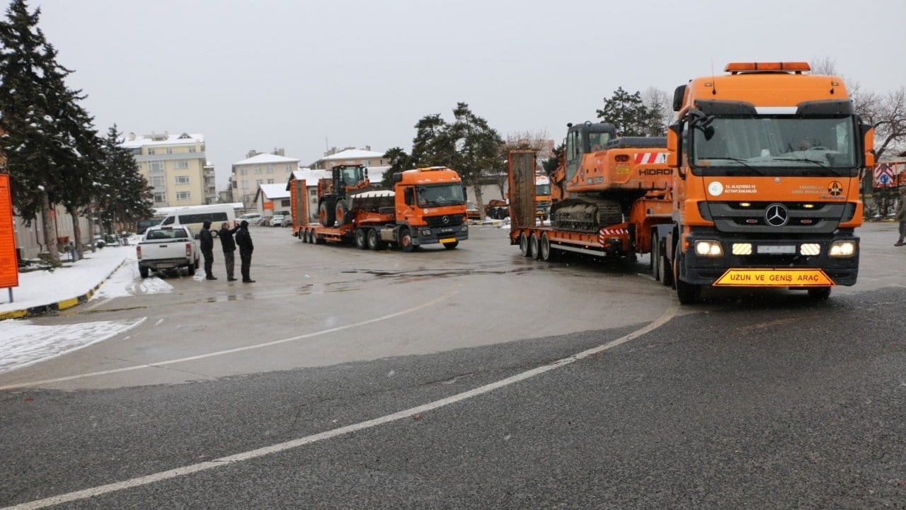 Foto - Yollardaki 2 çukuru kapatamayan CHP bunları beğenmiyor: İşte deprem öncesi ve sonrası galerisi