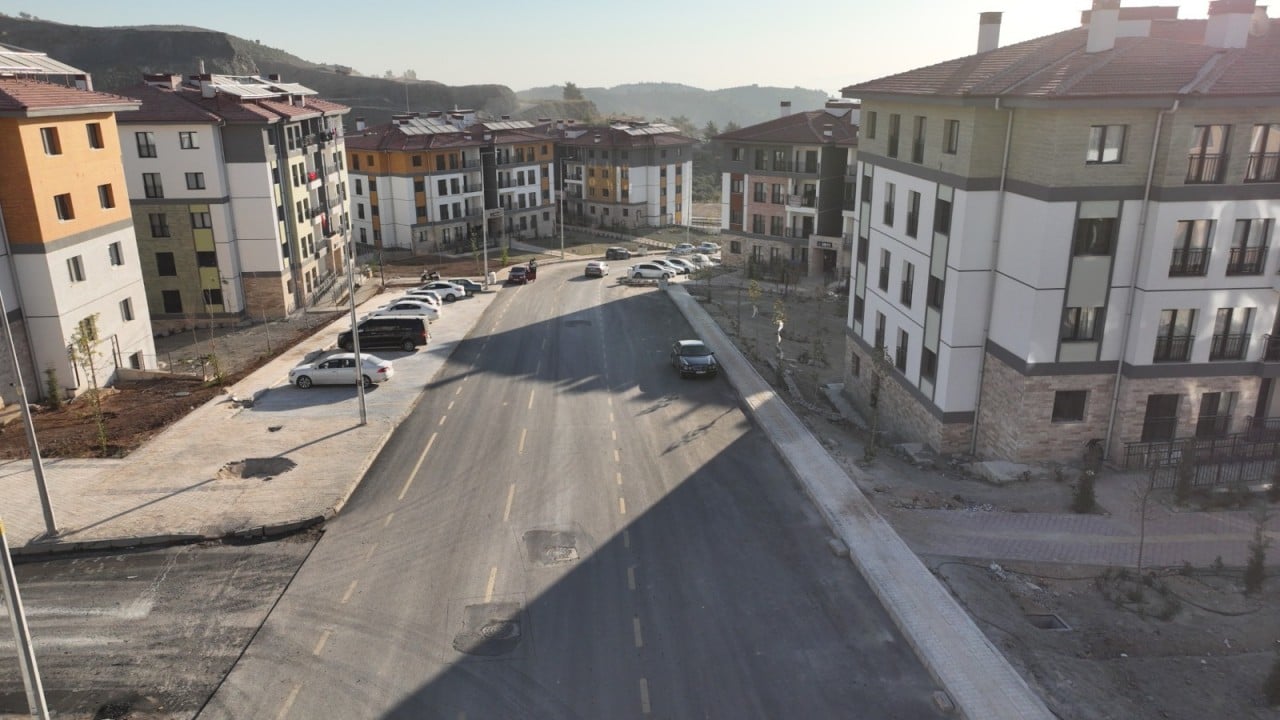 Foto - Yollardaki 2 çukuru kapatamayan CHP bunları beğenmiyor: İşte deprem öncesi ve sonrası galerisi