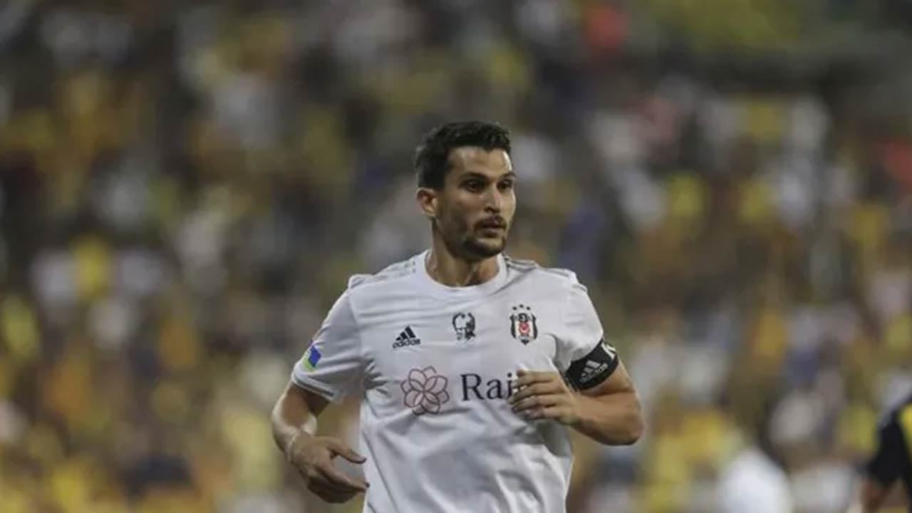 Foto - Yönetimin vefasızlığına mukabelede bulunmadı... Necip Uysal'dan emeklilik kararı