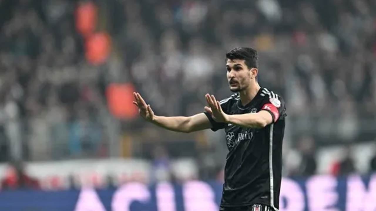 Foto - Yönetimin vefasızlığına mukabelede bulunmadı... Necip Uysal'dan emeklilik kararı