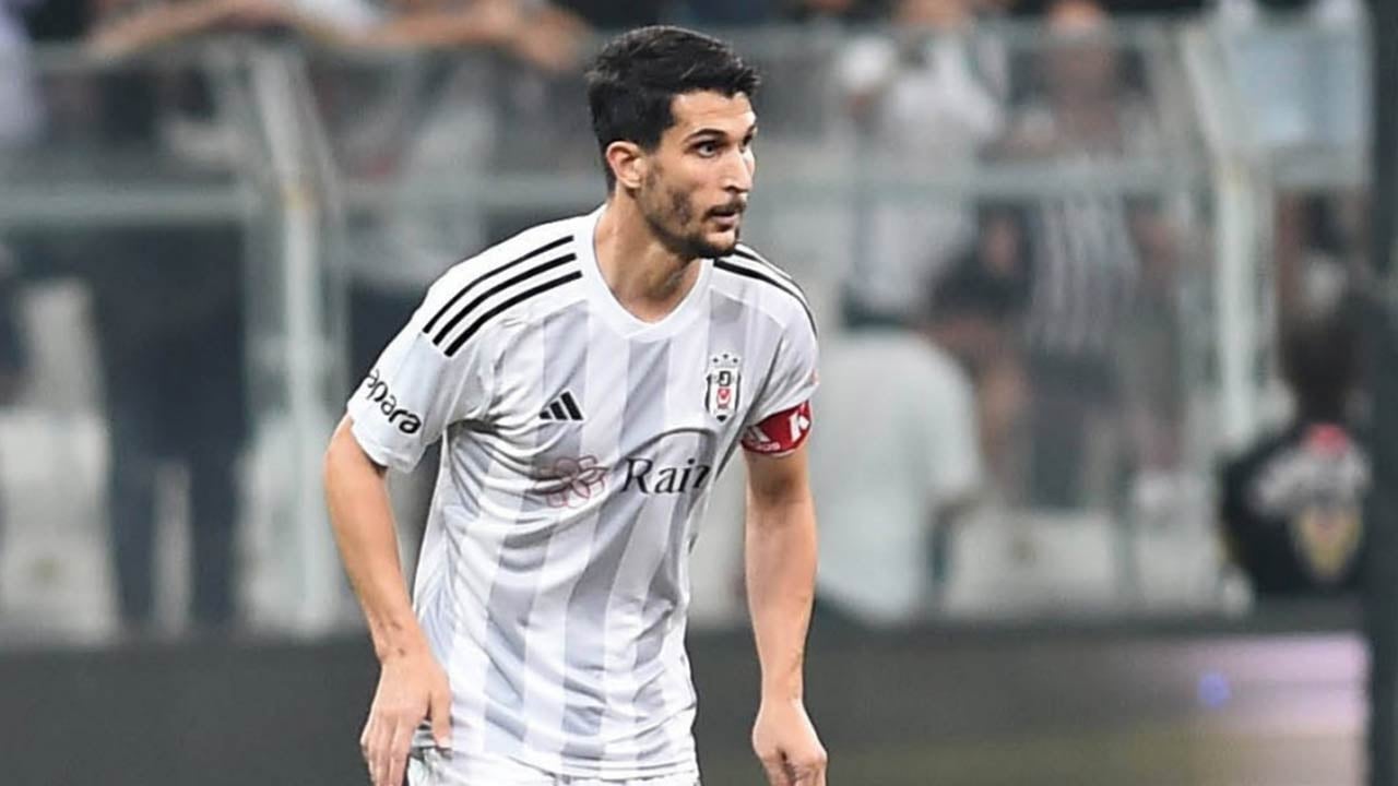 Foto - Yönetimin vefasızlığına mukabelede bulunmadı... Necip Uysal'dan emeklilik kararı