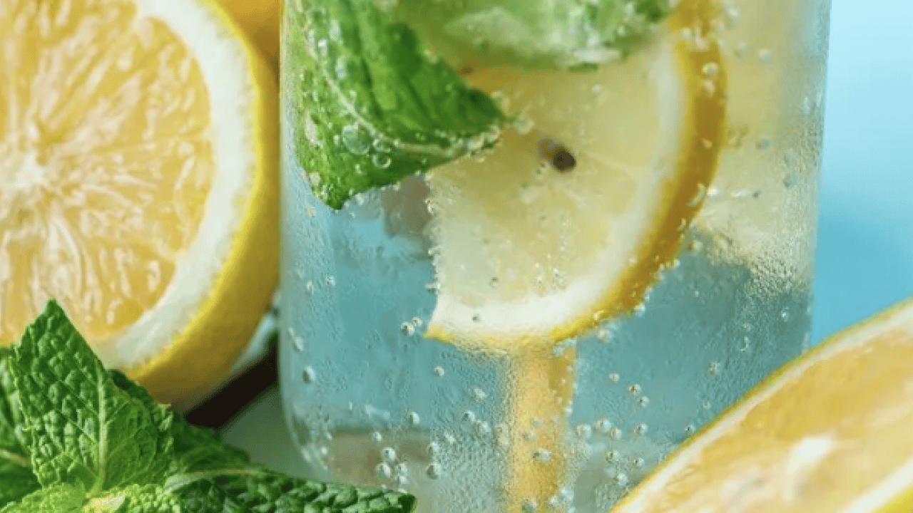 Foto - Yoruyor mu, besliyor mu? Sabah aç karnına limonlu su içen yandı!