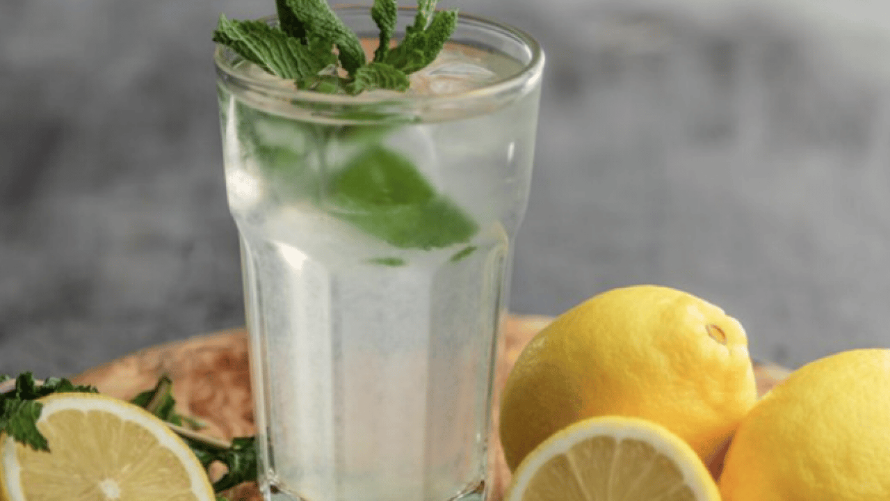 Foto - Yoruyor mu, besliyor mu? Sabah aç karnına limonlu su içen yandı!