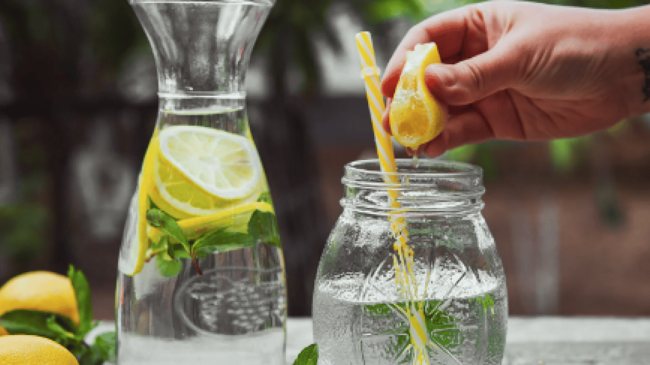 Foto - Yoruyor mu, besliyor mu? Sabah aç karnına limonlu su içen yandı!