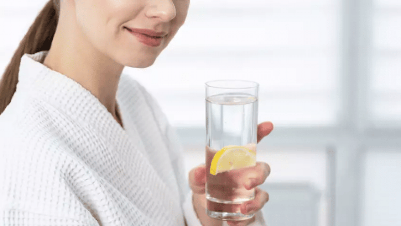 Foto - Yoruyor mu, besliyor mu? Sabah aç karnına limonlu su içen yandı!