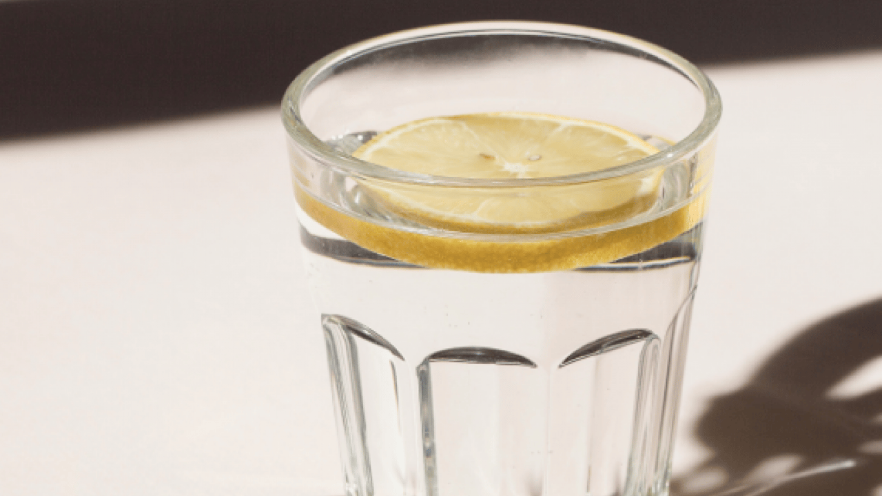 Foto - Yoruyor mu, besliyor mu? Sabah aç karnına limonlu su içen yandı!