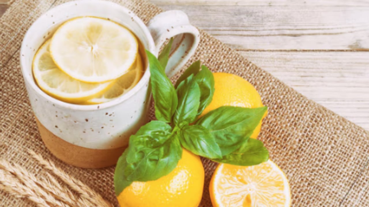 Foto - Yoruyor mu, besliyor mu? Sabah aç karnına limonlu su içen yandı!