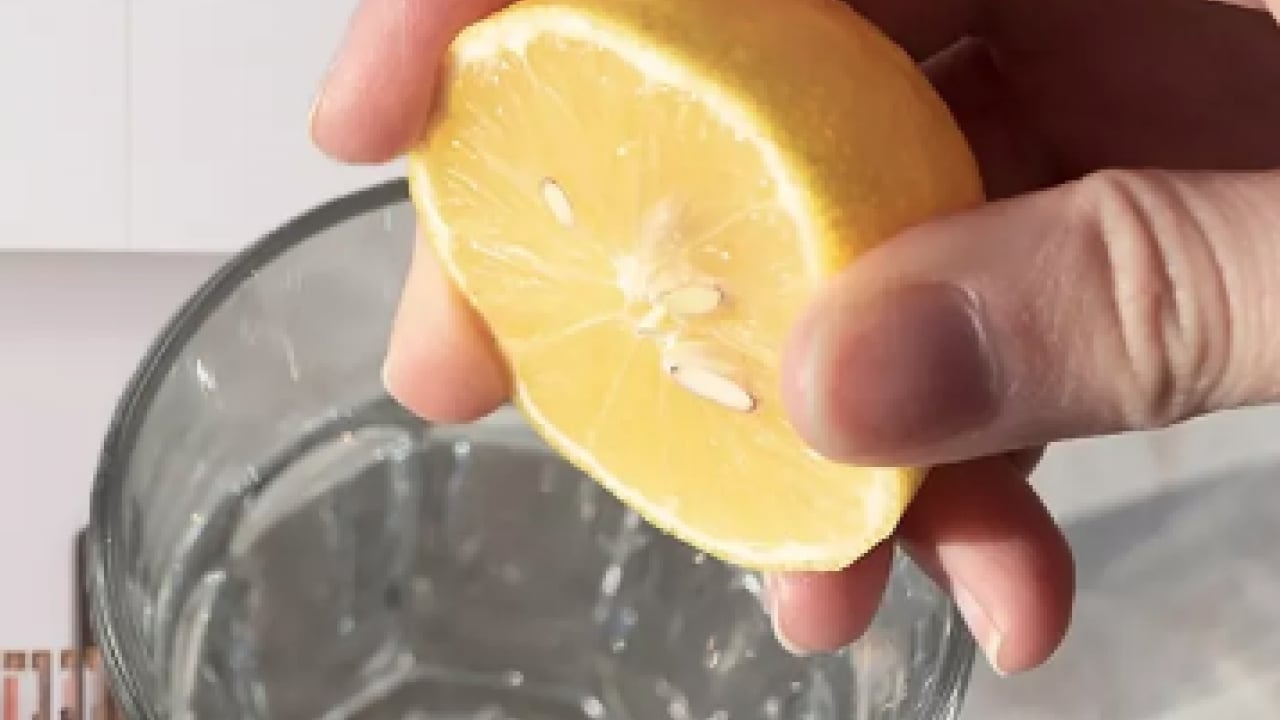 Foto - Yoruyor mu, besliyor mu? Sabah aç karnına limonlu su içen yandı!