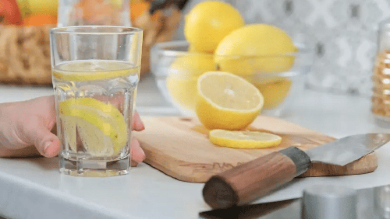 Foto - Yoruyor mu, besliyor mu? Sabah aç karnına limonlu su içen yandı!