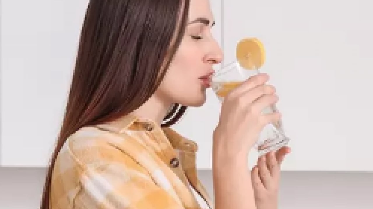 Yoruyor mu, besliyor mu? Sabah aç karnına limonlu su içen yandı!