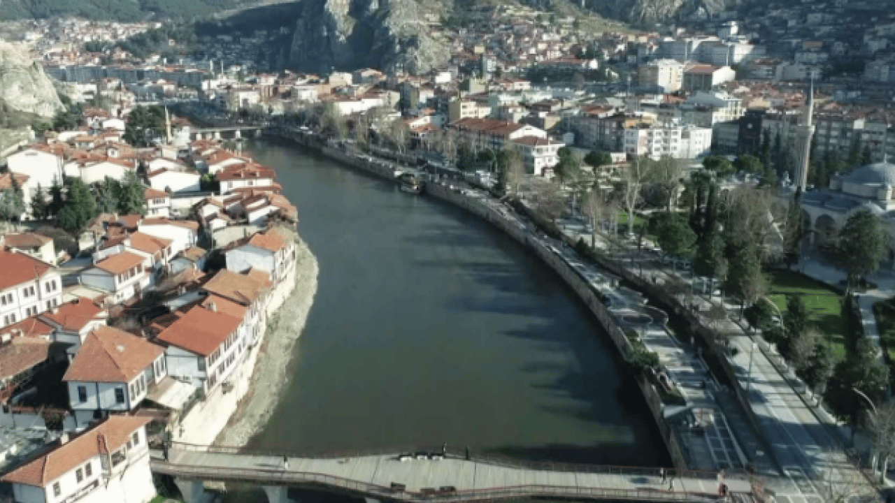 Foto - Youtuber genç dikkatleri üzerine çekti! Çatı katında sanal F16 eğitimi verdi