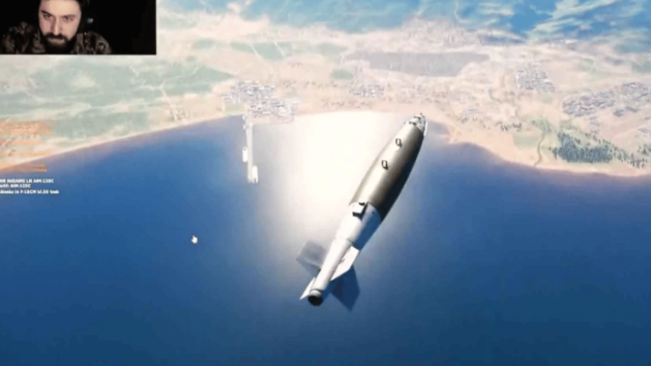 Foto - Youtuber genç dikkatleri üzerine çekti! Çatı katında sanal F16 eğitimi verdi