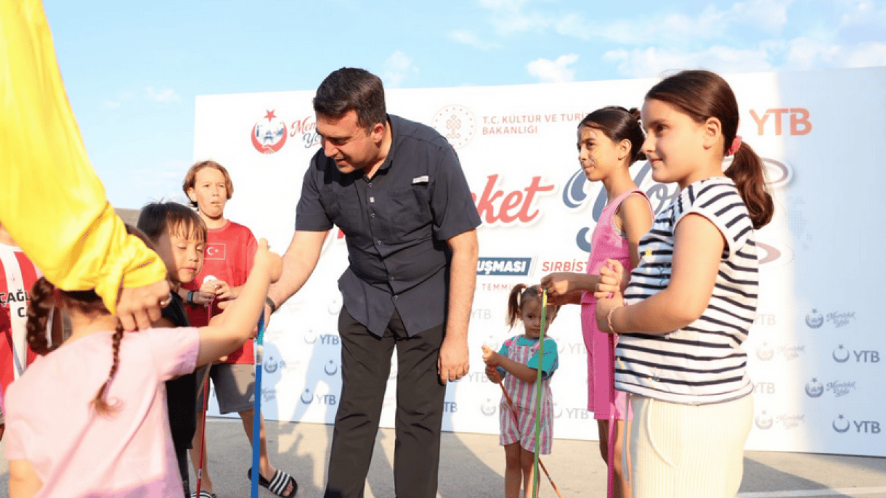Foto - YTB Başkanı Abdulhadi Turus, Memleket Yolu’nda Vatandaşlarla Niş’te Buluştu