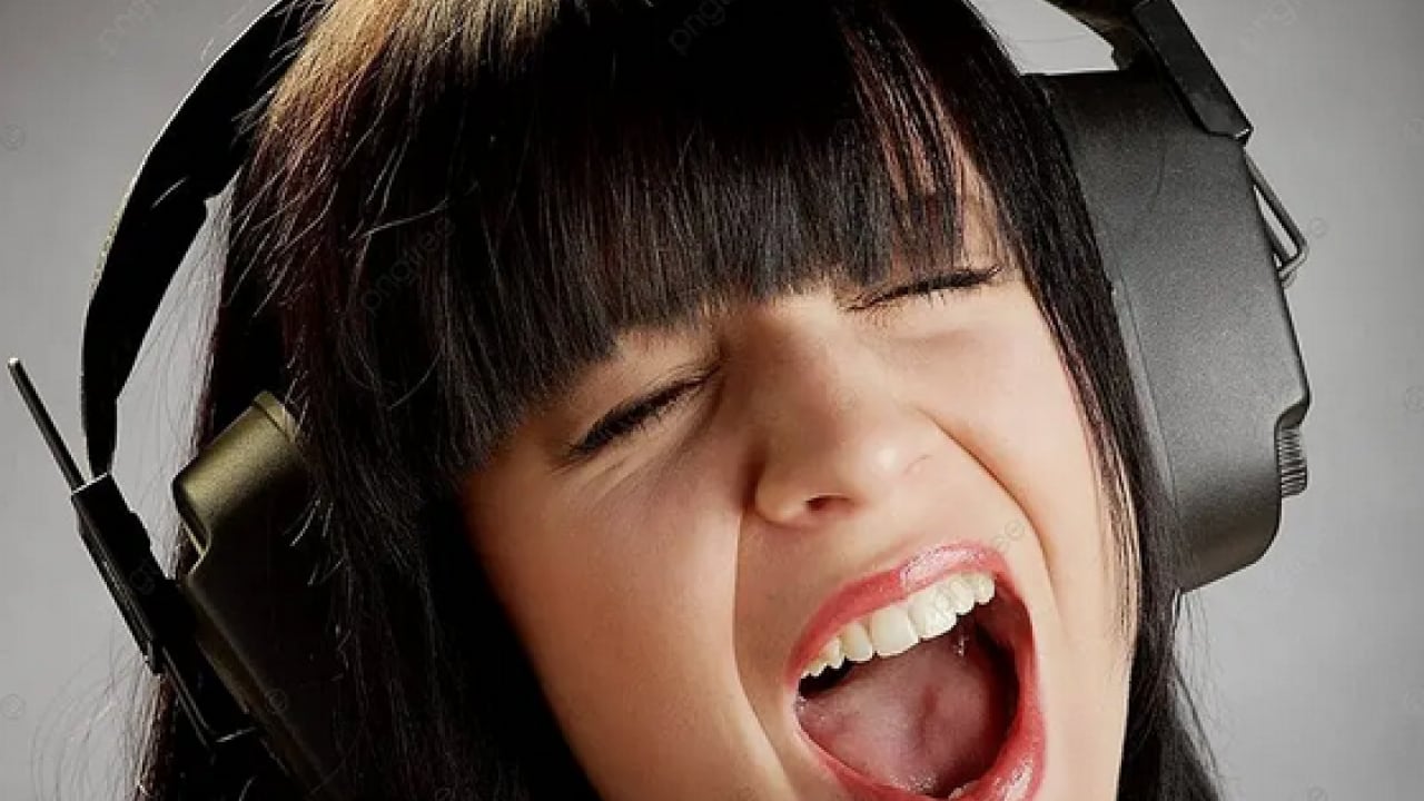 Foto - Yüksek sesle kulaklık kullanımı... Uzmana mutlaka kulak vermelisiniz artık...