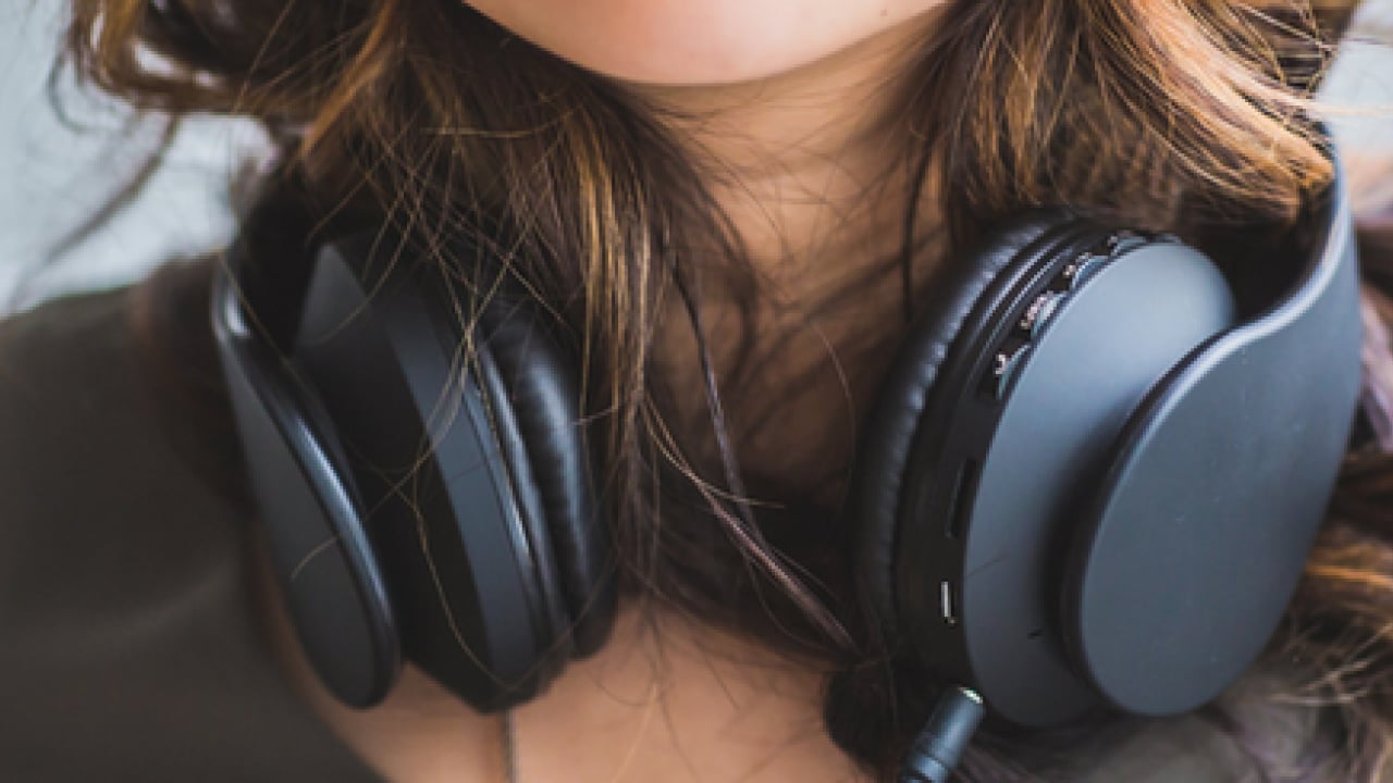 Foto - Yüksek sesle kulaklık kullanımı... Uzmana mutlaka kulak vermelisiniz artık...