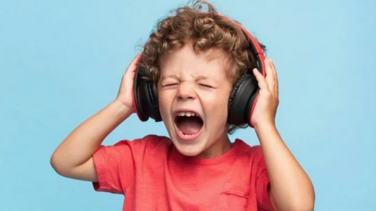 Foto - Yüksek sesle kulaklık kullanımı... Uzmana mutlaka kulak vermelisiniz artık...