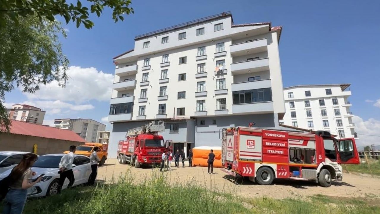 Foto - Bu defa Yüksekova'da ortaya çıktı Mobil intiharkolik 241'inci kez yine denedi