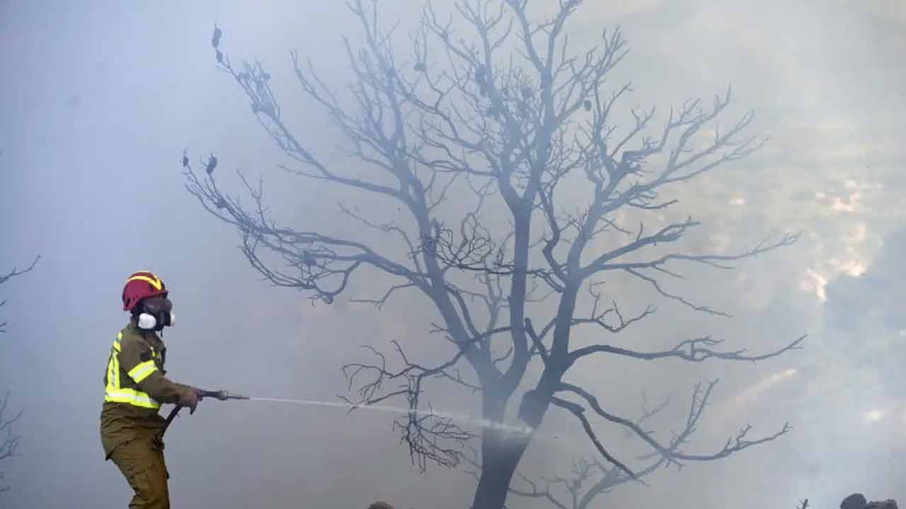 Foto - Yunan adaları alev alev! Halk kaçacak yer arıyor
