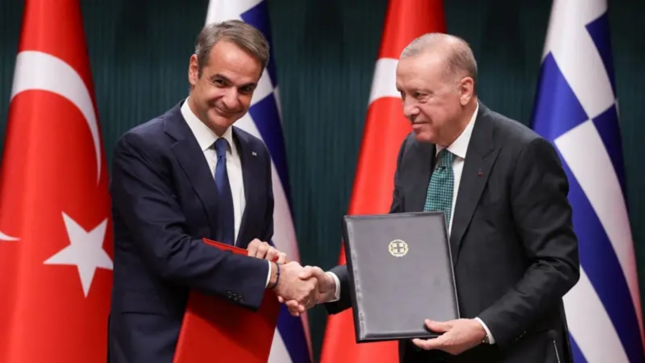 Foto - Yunan muhalefeti resmen çılgına döndü: Mecliste kaplan kesilen Miçotakis, Erdoğan karşısında sessizliğe gömüldü